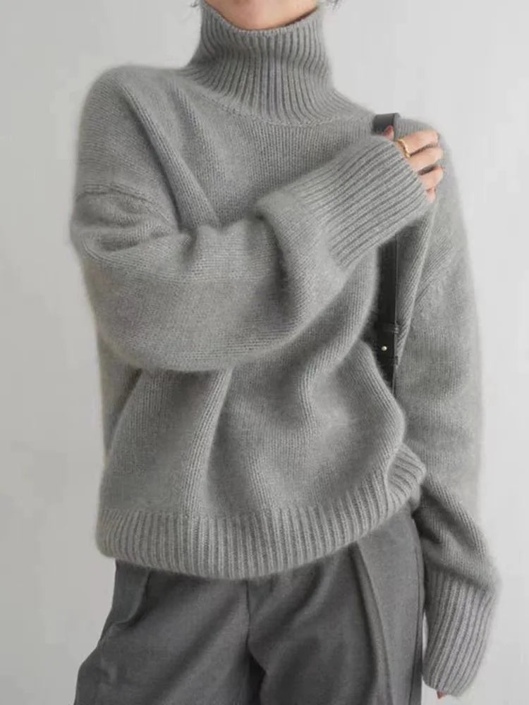 Exclusive Weekend Offers Inside LIN™ | LUXURIOUS TURTLENECK SWEATER