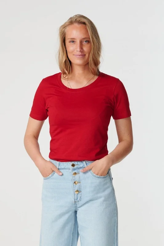 Super Savings Fitted T-shirt - Red