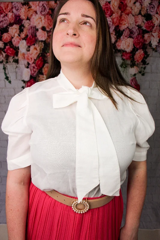 Weekend Savings Delight Eliana White Bowtop